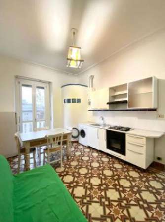 Foto Palazzo / Stabile di 45 m con 3 locali in affitto a Torino