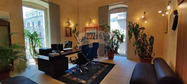 Foto Palazzo in affitto a Bari
