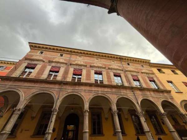 Foto Palazzo in affitto a Bologna - 6 locali 1800mq