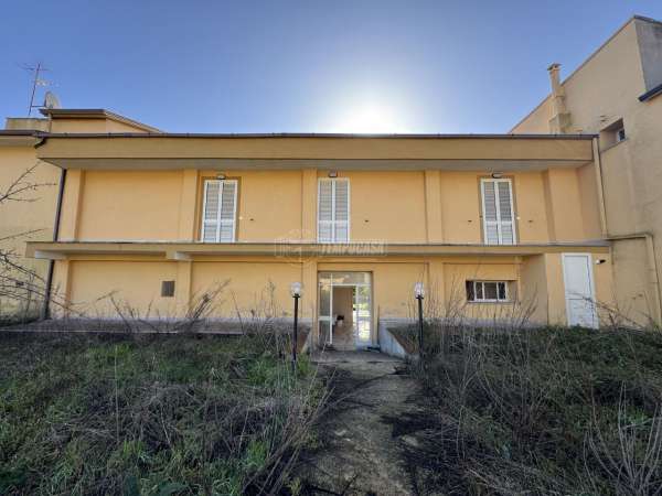 Foto Palazzo in affitto a Caserta