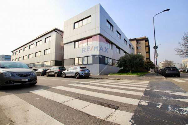 Foto Palazzo in affitto a Milano