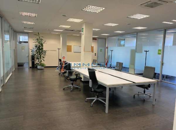 Foto Palazzo in affitto a Milano