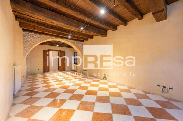 Foto Palazzo in affitto a Valvasone Arzene