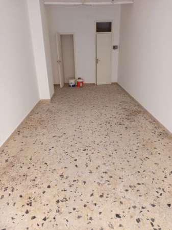 Foto palermo, quartiere policlinico, locale commerciale 40 mq