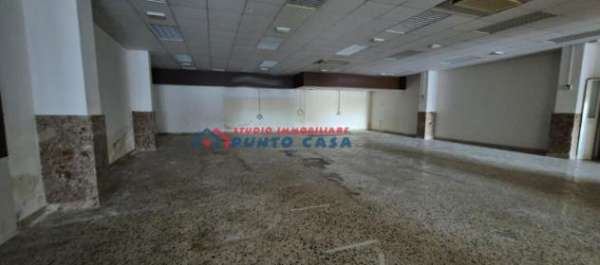 Foto PALMA - Locale commerciale + n. 2 magazzini al P.T. � Tot. 400 mq ca. Ottima visibilit . Euro 1.500 CL G