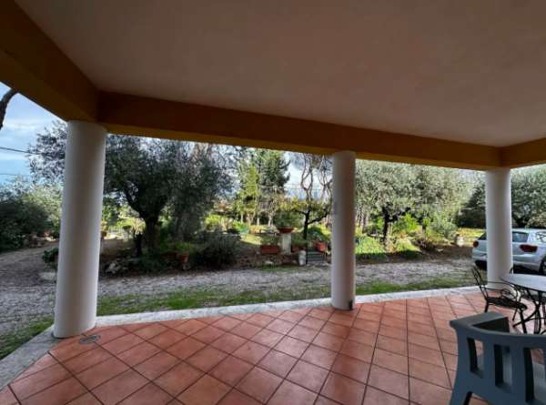 Foto PALOMBARA TRILOCALE ARREDATO CON POSTO AUTO E GIARDINO