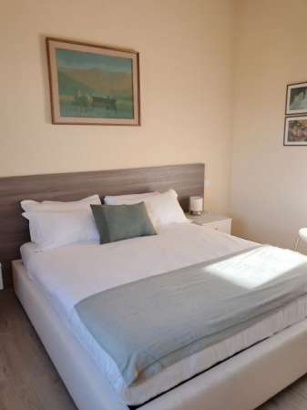 Foto PANORAMICO TRE LOCALI E SERVIZI CON BOX