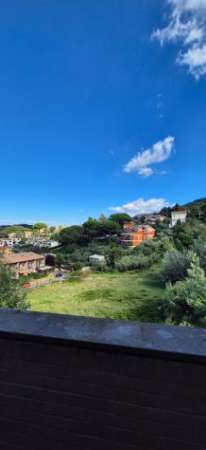 Foto Pentalocale bilivello in Via Montecompatri