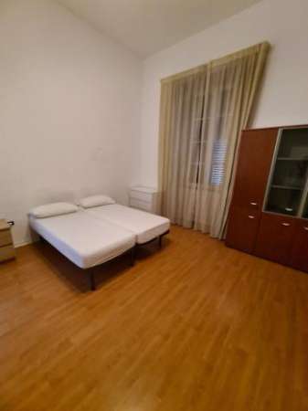 Foto Pentalocale in affitto a Napoli