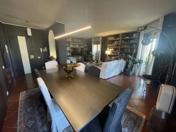 Foto Pentalocale in affitto a Novara