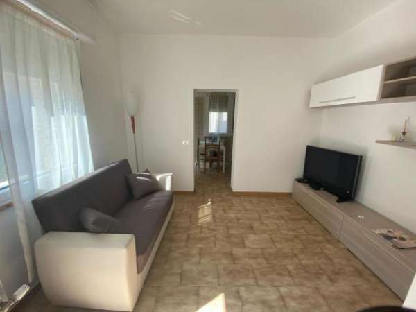 Foto Pentalocale in affitto a Rimini