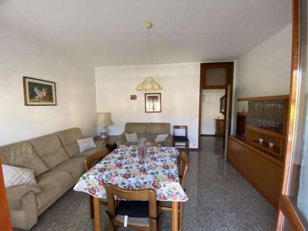 Foto Pentalocale in affitto a Rimini