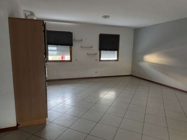 Foto Pentalocale in silenziosa villetta per famiglie