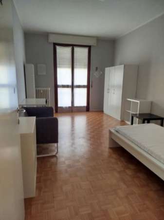 Foto PER STUDENDI/STUDENTESSE  ULTIMA  STANZA SINGOLA A PARMA ZONA CENTRO