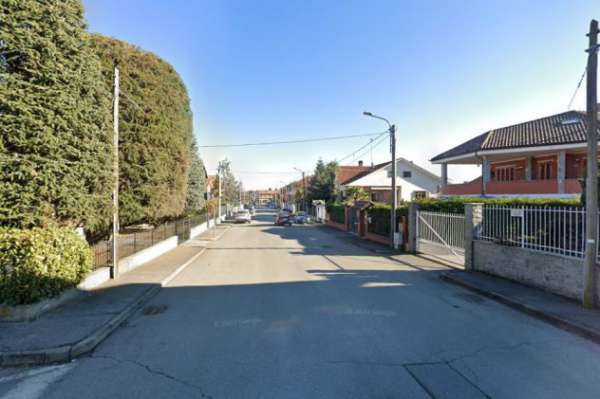 Foto PIANEZZA GRAZIOSO TRILOCALE RISTRUTTURATO CON TERRAZZINO