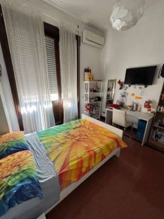 Foto piazza bologna stanza singola balconata letto matrimoniale