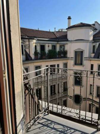 Foto Piazza Eleonora Duse 1
