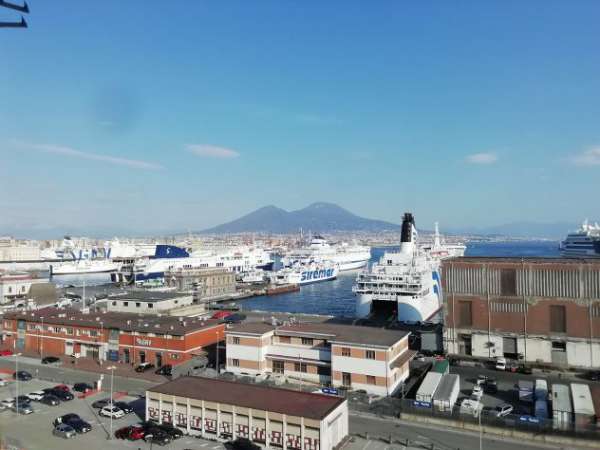 Foto Piazza Municipio a fianco hotel Romeo immobile di 75 mq panoramico vista mare