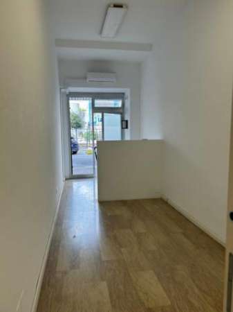 Foto Piazzale Osoppo negozio con una vetrina