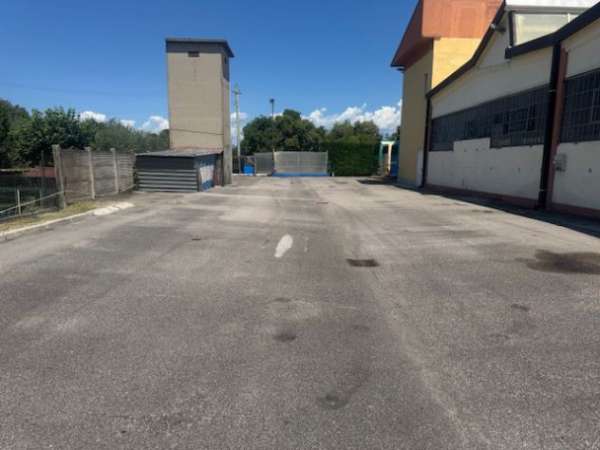 Foto PIAZZALE PER RIMESSAGGIO