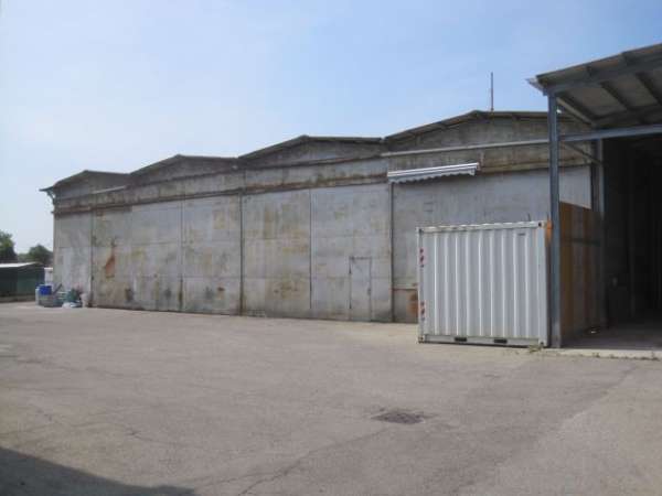 Foto piazzola deposito scoperto parcheggio commerciale recinto imola bologna
