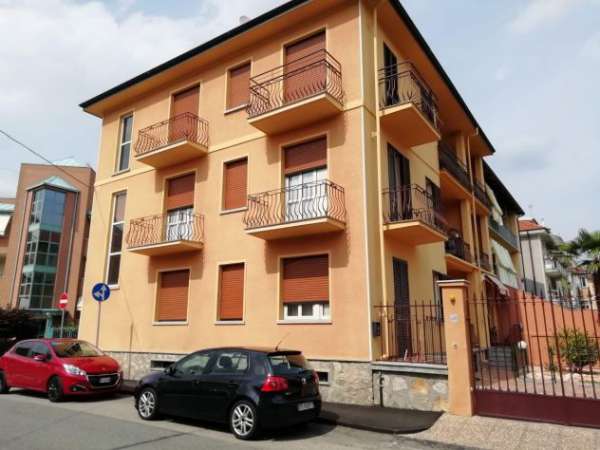 Foto PINEROLO PRIVATO AFFITTA CAMERA USO STUDIO MEDICO/PARAMEDICO,  LEGGERE