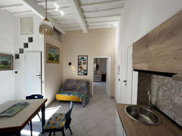 Foto Piombino Bilocale arredato ristrutturato in centro.