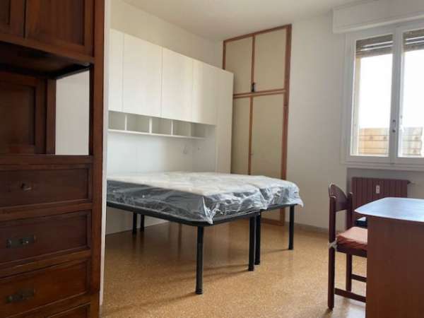 Foto POLICLINICO SANT'ORSOLA AFFITTASI SINGOLA