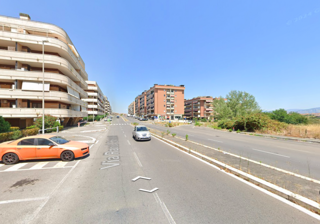Foto PONTE DI NONA BILOCALE CON BALCONE E POSTO AUTO