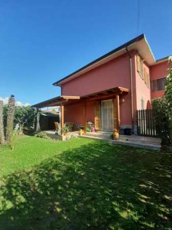 Foto Porzione di casa in affitto a Ameglia
