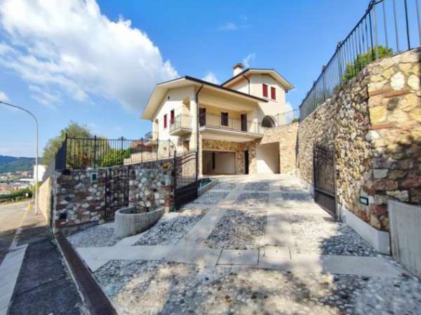 Foto Porzione di casa in affitto a Arzignano