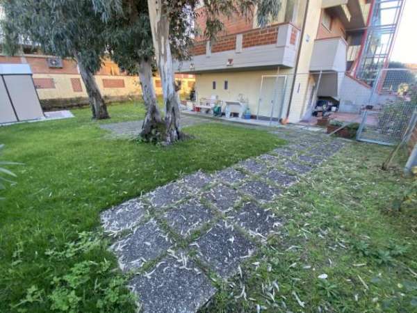 Foto Porzione di casa in affitto a Carrara
