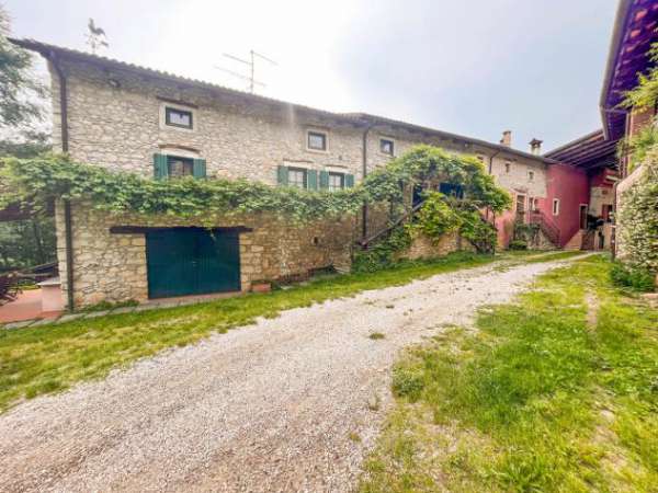 Foto Porzione di casa in affitto a Isola Vicentina