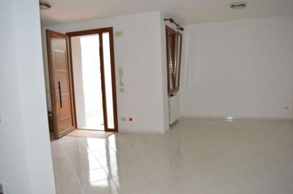 Foto Porzione di casa in affitto a Lonigo