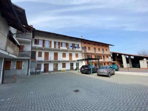 Foto Porzione di casa in affitto a Salerano Canavese