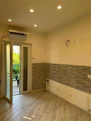 Foto Porzione di casa in buono stato di 70 mq. a Marina Di Carrara