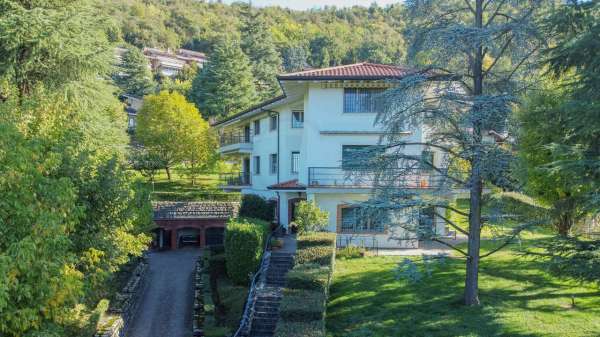 Foto Porzione di villa in affitto a Brescia