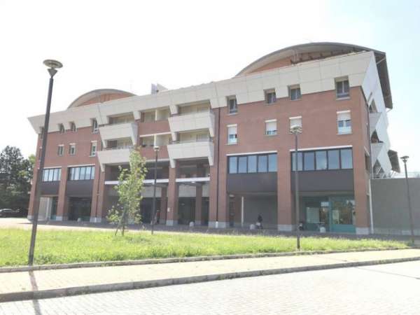 Foto Postazioni coworking e ufficio privato arredato