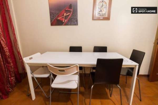 Foto Posti letto all inclusive stessa camera doppia..zona universit  economia e poli