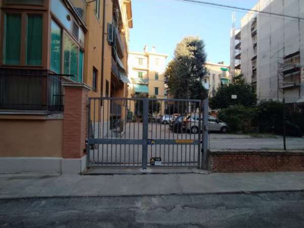Foto posto auto, in Bologna