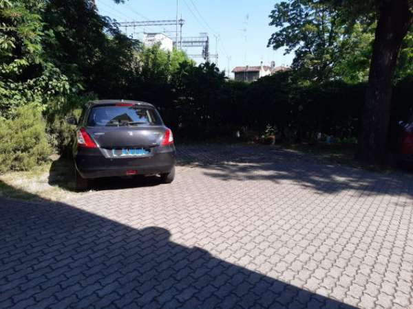 Foto POSTO AUTO E POSTO MOTO IN ZONA MASSARENTI