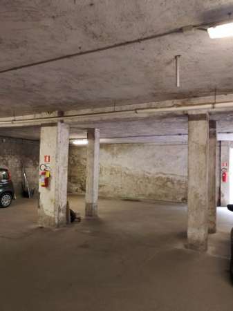 Foto Posto auto privato in garage condominiale