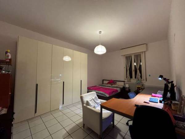 Foto Posto letto in ampia doppia � zona Porta Lame (solo studentesse e NO Erasmus)