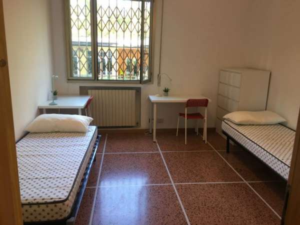 Foto Posto letto in camera doppia, via XXI Aprile (quartiere Saragozza)