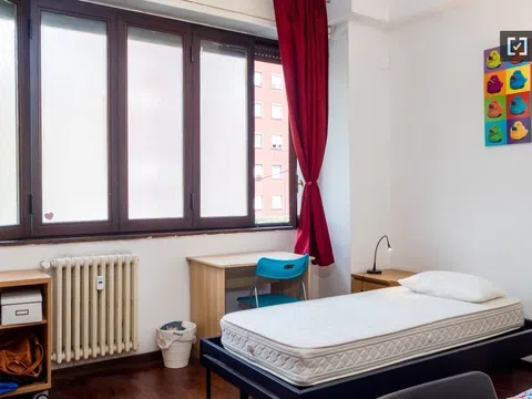 Foto Posto letto in camera doppia [zona via Tortona / Solari] SOLO PER RAGAZZE