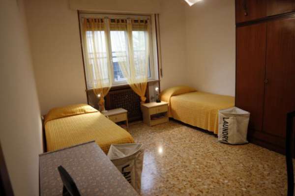 Foto POSTO LETTO IN CAMERA DOPPIA A STUDENTESSA