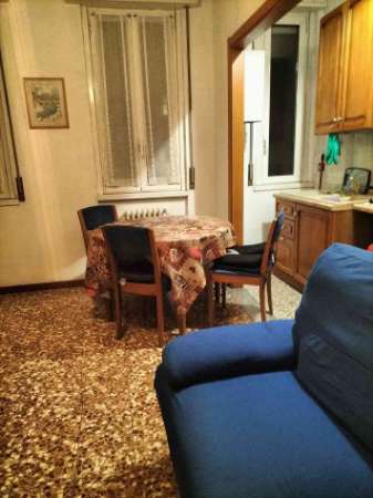 Foto Posto letto in zona MM Famagosta per lavoratrici o studentesse, comprese spese