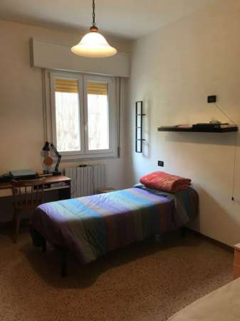 Foto Posto letto per una STUDENTESSA, Utenze comprese.