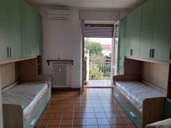Foto POSTO LETTO RAGAZZA PREZZO SCONTATO