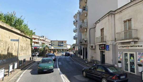 Foto Pozzuoli alta AFFITTASI locale commerciale 30 mq.